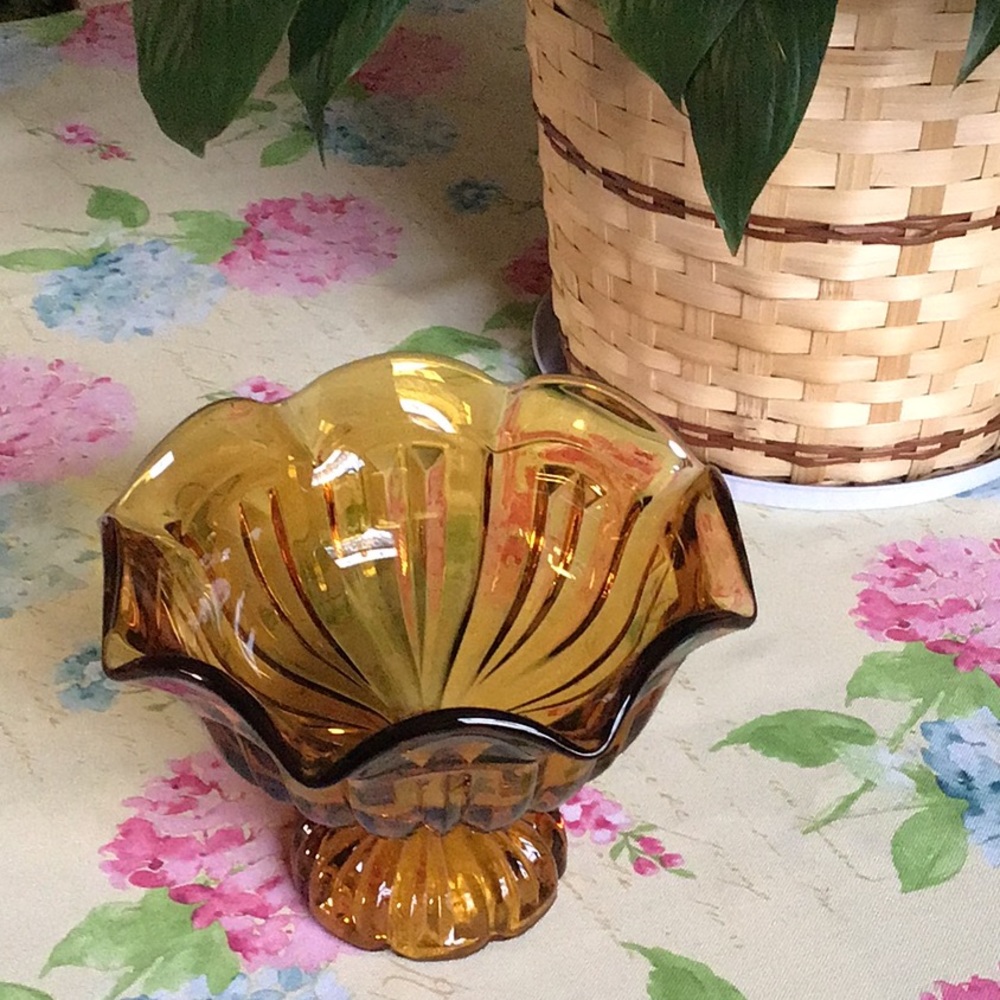 🍎 🍌 🍇  Amber glass fruit bowl
